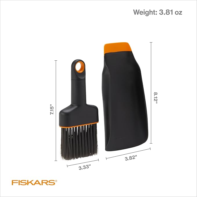 Fiskars Planting Soil Scoop and Brush Set Garden Tool for Indoor Gardening, Mess Control for Transplanting and Repotting, Made with Recycled Plastic