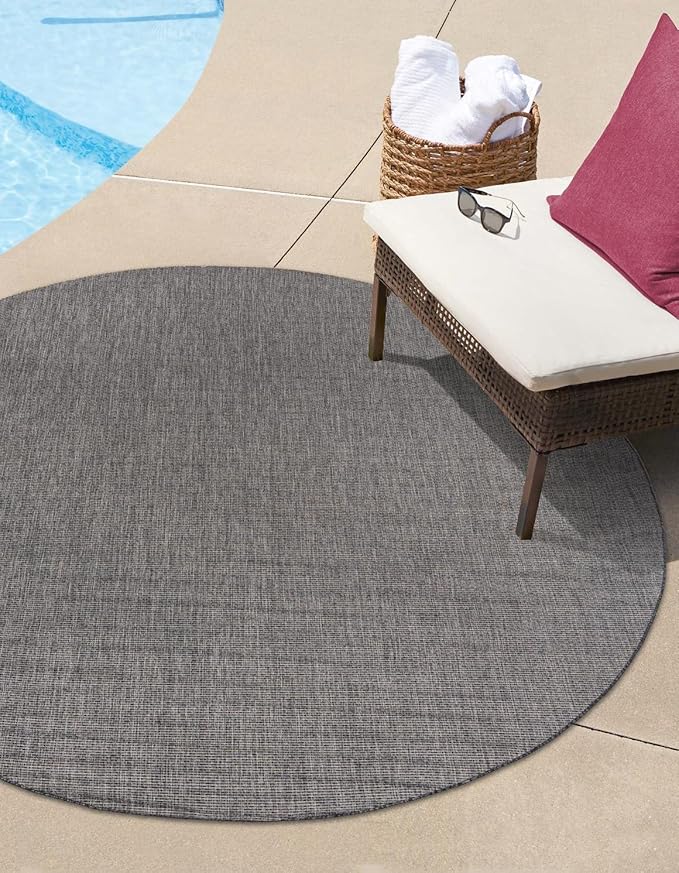 Unique Loom Outdoor Solid Collection Area Rug (4' 1" Round Black/Ivory)