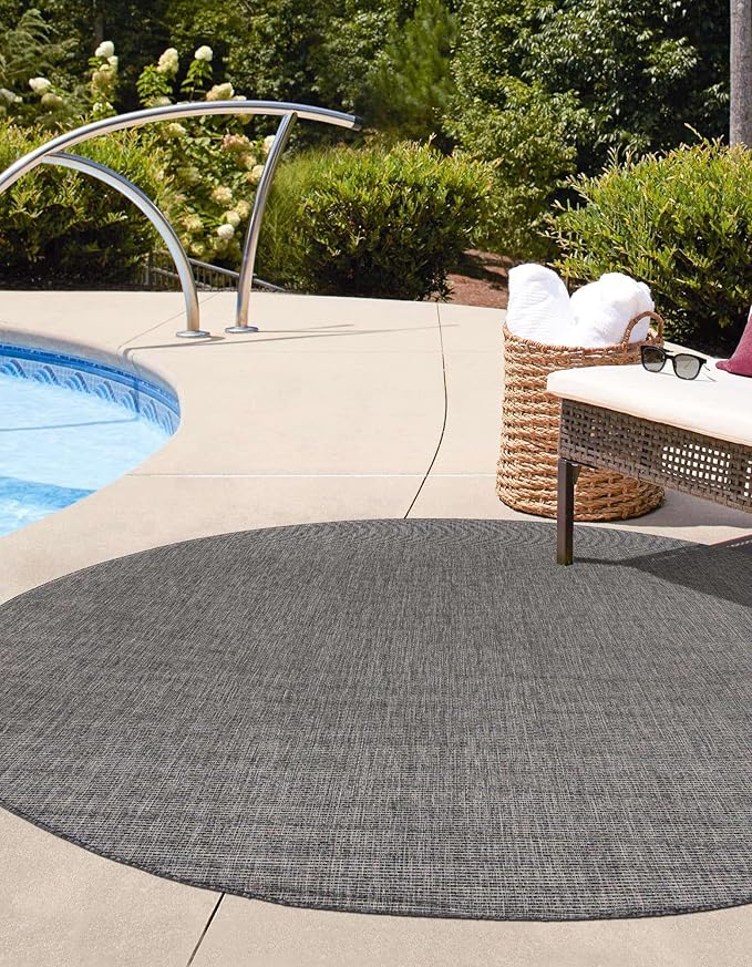Unique Loom Outdoor Solid Collection Area Rug (7' 10" Round Black/Ivory)